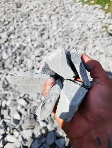 3/4–1 1/2 inch clean stone material sample